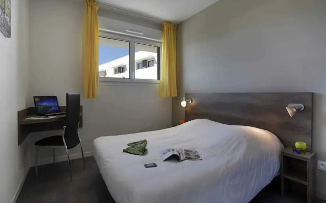 Montpellier Base Near Coast With Balcony