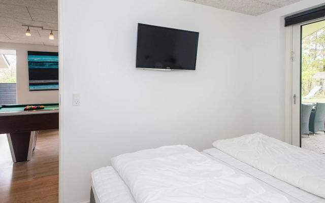 5 Star Holiday Home in Henne