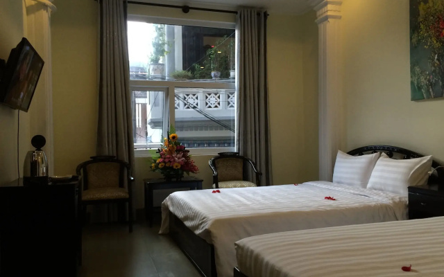 Jade Hotel