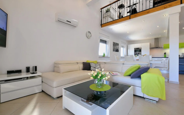 Apartment 1955