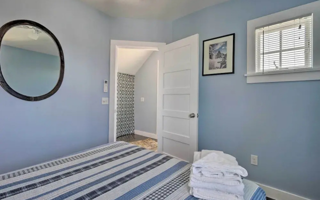 Couples Retreat! Penthouse Near Commercial Street