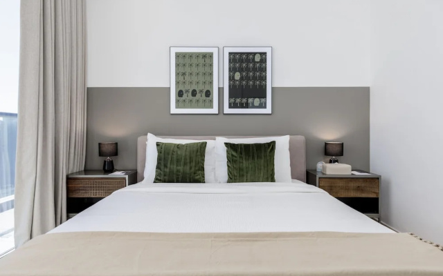 Maison Privee - Classy Urban Retreat w/ Amazing Dubai Canal Views