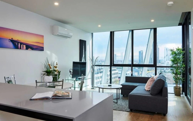 Panoramic Melbourne Views from Stylish Apartment