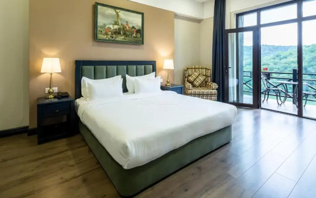 Macara Lake Park Hotel