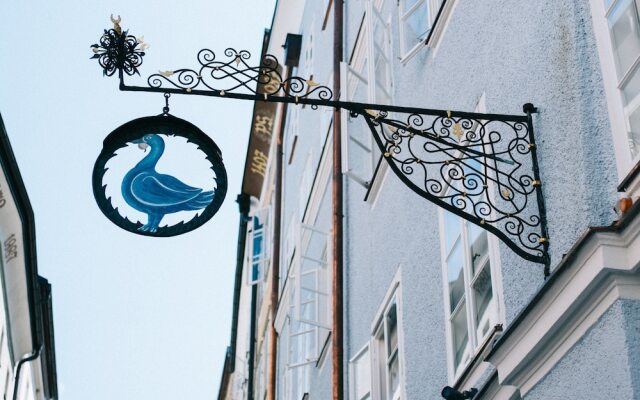 Отель Arthotel Blaue Gans вид на фасад