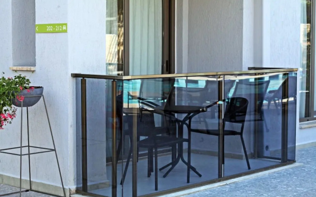 Queen Residence By Important Group Travel