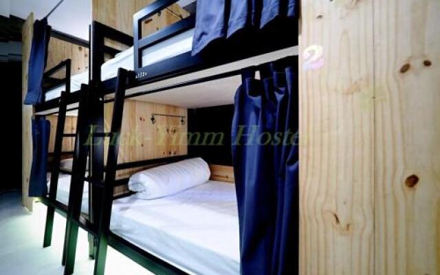 Luck-Yimm Hostel - Adults Only Бангкок вид на фасад