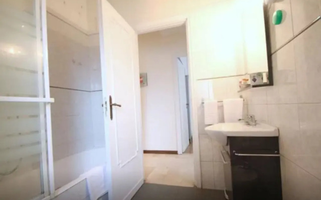 Robi's 1 Bed in Superb Location!