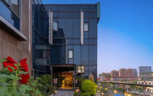 Yunqi Light Luxury Audio & Video Hotel