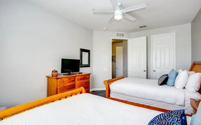 Renata's Waterscape Deluxe 3 Bedroom Condo by RedAwning