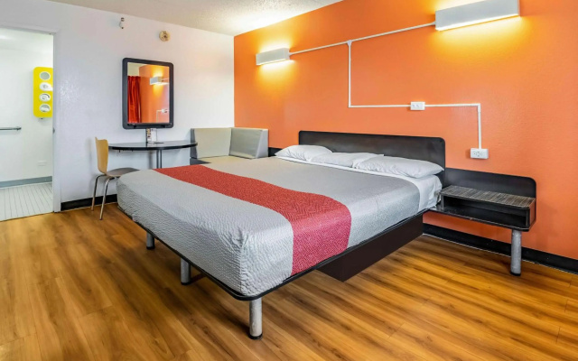 Motel 6 Joliet, IL - I-80