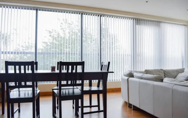 Modern 2 Bedroom East London Apartment by Olympic Park