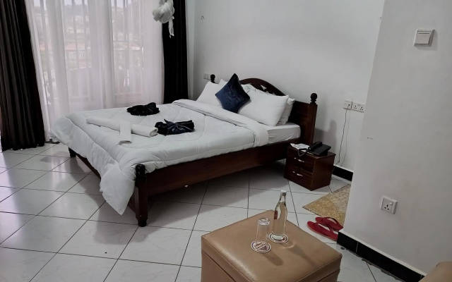 Inzozi Africa House B&B