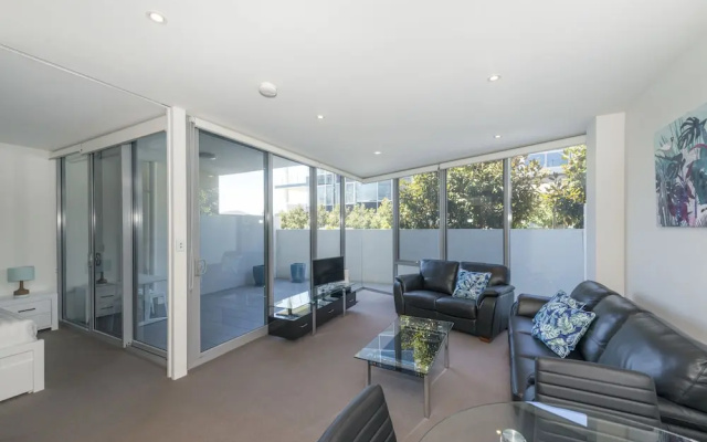 Accommodate Canberra - Lakefront
