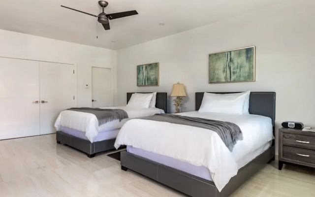 Seascape Grace Bay Hotel & Townhome Villas