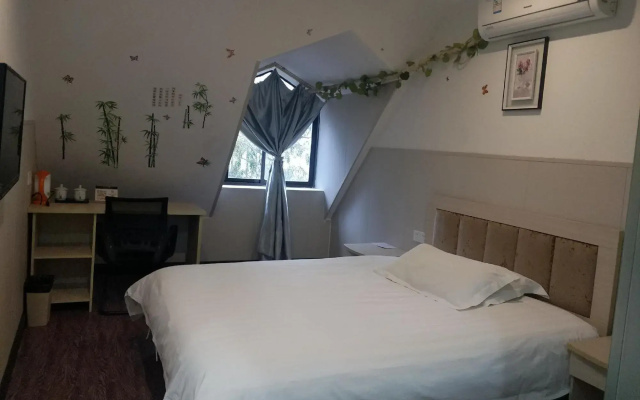 99 Preferred Hotel (Shanghai Film Park Chedun Station Branch)