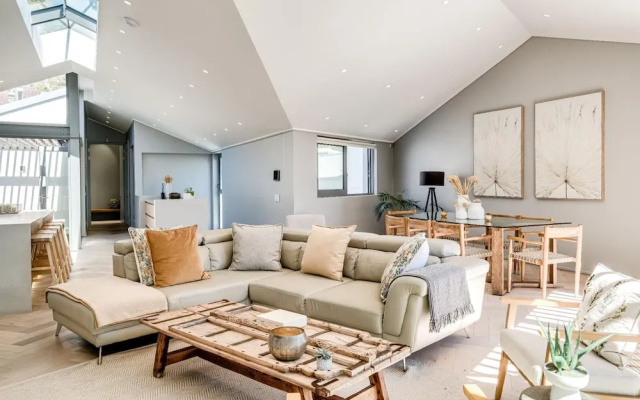 4 Bed Coastal Retreat W Pool Views Llandudno Sands