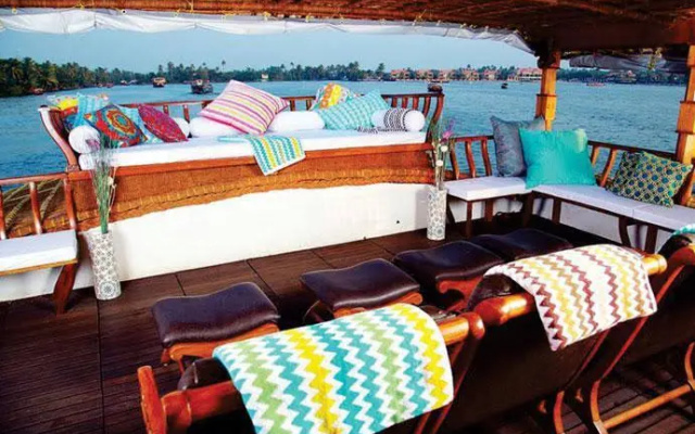 Jim and Paddy Houseboat Cruises
