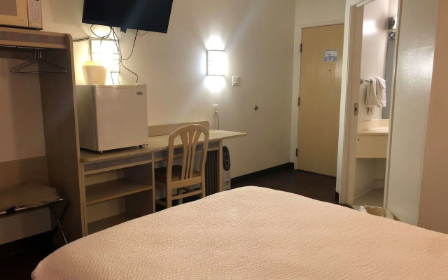 Sleep Inn & Suites Pigeon Forge - Downtown 2.5 stars out of 5