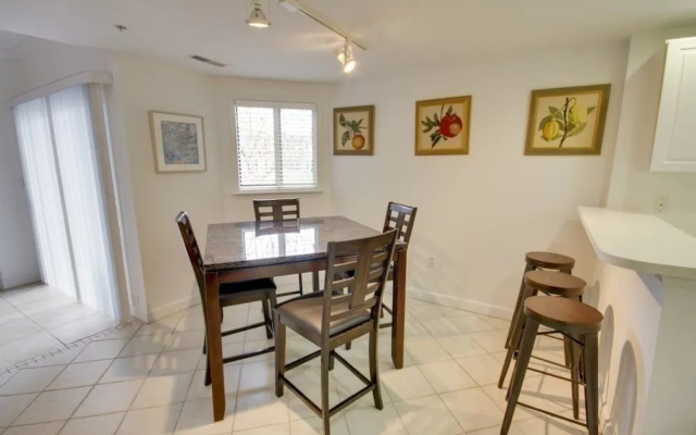 Astoria 205 - 2 Br Condo