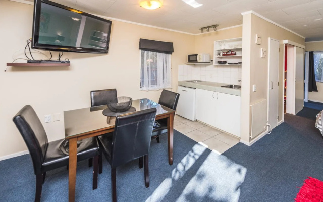 Anndion Lodge - Backpacker