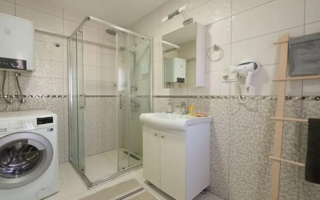 Missafir Chic Flat Near Hadrian s Gate