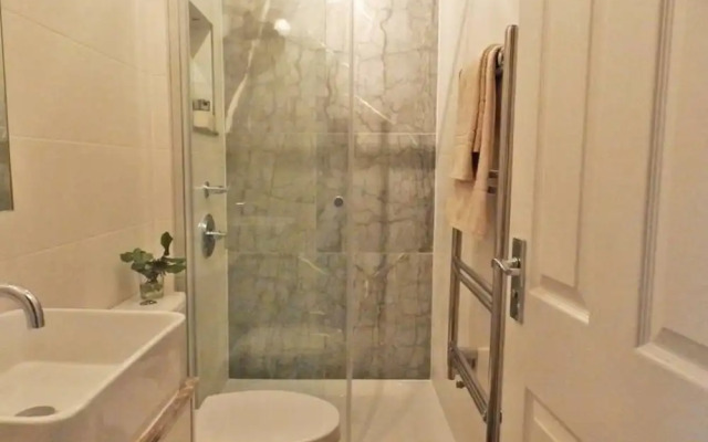 Lovely 2 Bedrooms Apartment Near Queens Park
