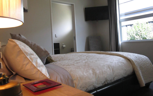 Halkett Grove Bed and Breakfast
