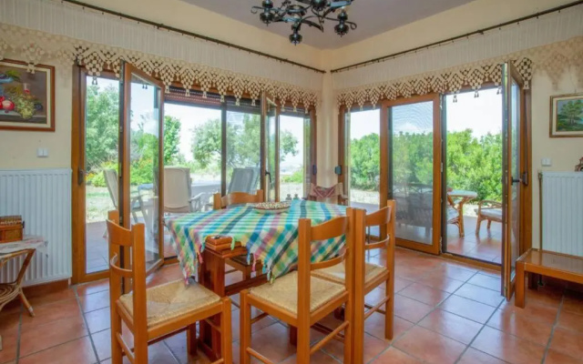 Family 5-bdrm villa with sea views on private land