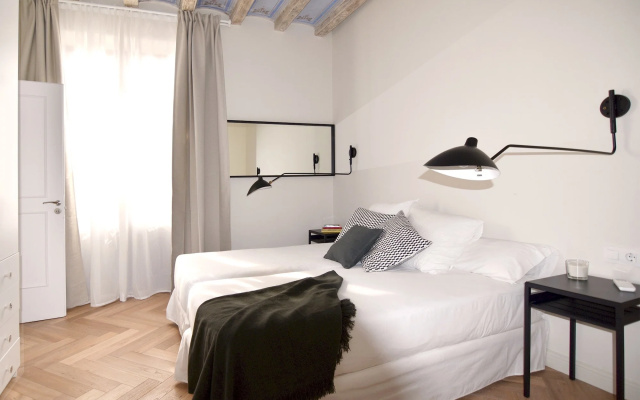 Liceu in Barcelona with 2 bedrooms and 1 bathrooms