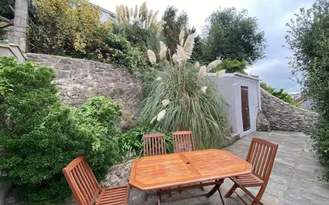 4 Bed House-sleeps 8-pets-parking-marinaseaview