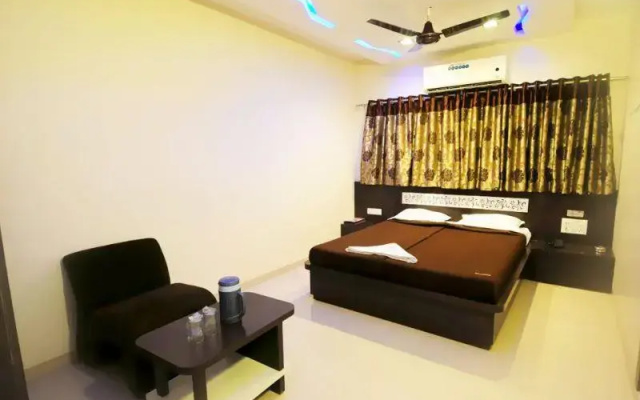 hotel skylawn surat