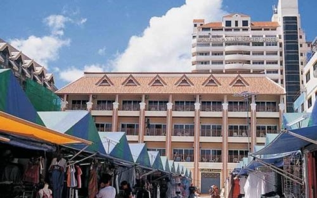 Отель Thaweewong Guesthouse вид на фасад