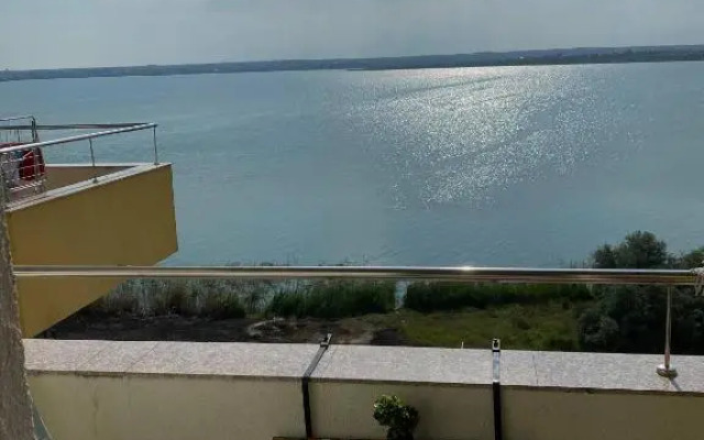 Lake View Apartment Mamaia Summerland