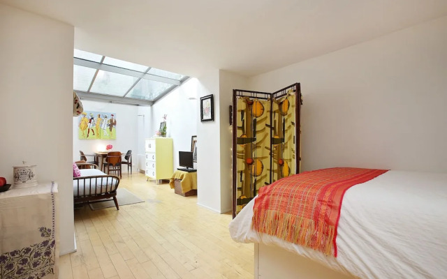 Bright Chic Garden Apartment
