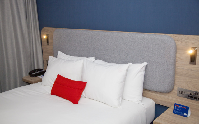 Holiday Inn Express Cardiff Bay by IHG