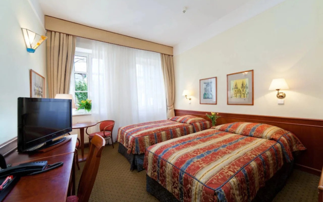 Hotel 16