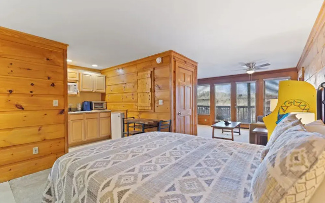 Suite at Dollywood Lane