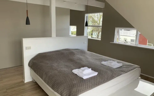 Great 8 Person House, Reykjavik, Free use of Car!
