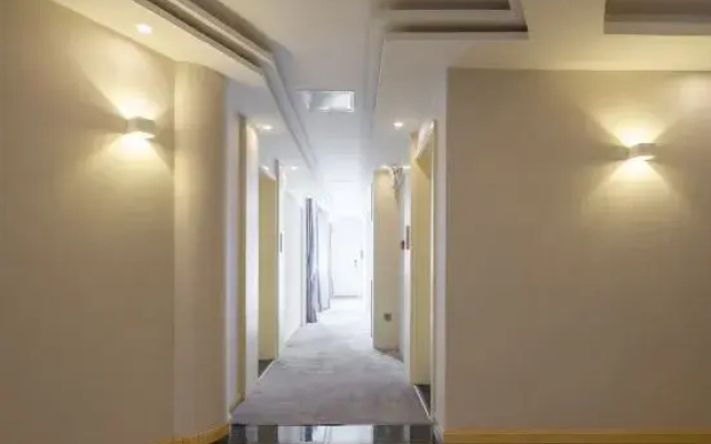 Qingzhu Kaisheng Hotel (Happy World Baiyun Middle Road Subway Station)