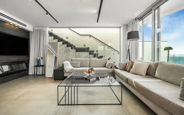 Rooftop Jacuzzi Penthouse by Sea N' Rent