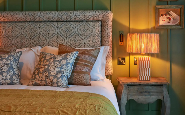 The White Horse - A Heartwood Inn