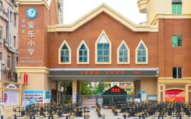 Aige Hotel (Shenzhen Bao'an Fanshen Subway Station)