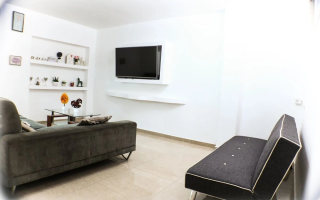 Beautiful Ground Floor Apt. Near Red Sea