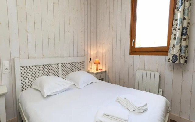 6-person Accessible Wooden Chalet