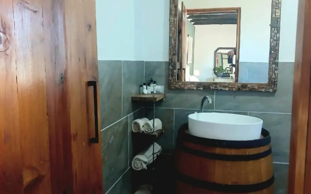 Thatchings Guest House