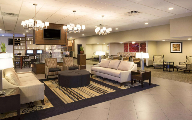 DoubleTree by Hilton Hotel Raleigh Brownstone University
