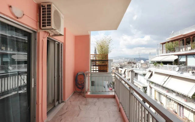Joyful Turquoise Apt in Athens Historic Centre