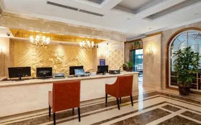 Zerun Hotel (Chengdu Southwest Jiaotong University Subway) Station)