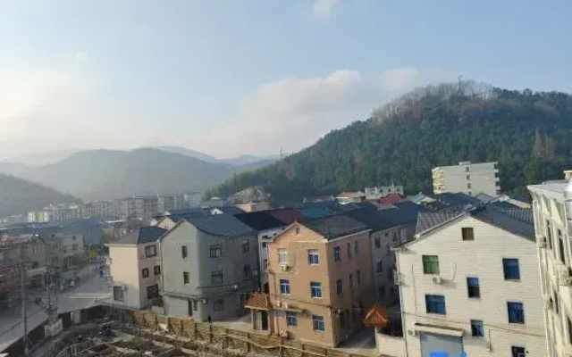 Xizhou Carnival Business Hotel